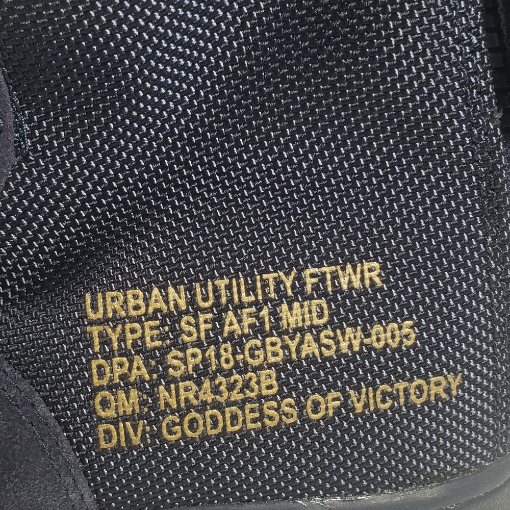 Nike - Picture 3 of 6